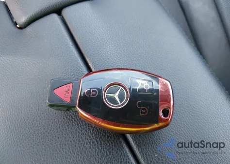 2011 Mercedes-Benz E 550 4Matic из США, поврежденный, VIN WDDHF9AB3BA302388